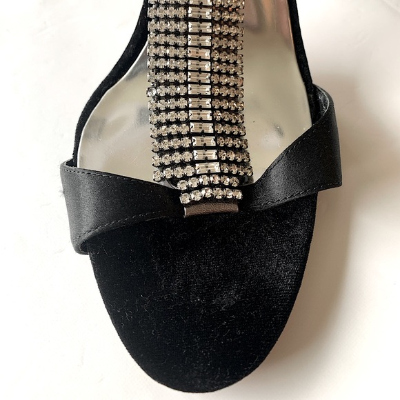 Badgley Mischka Platinum Women's Java T-Strap Sandal Size 8 - Picture 6 of 9